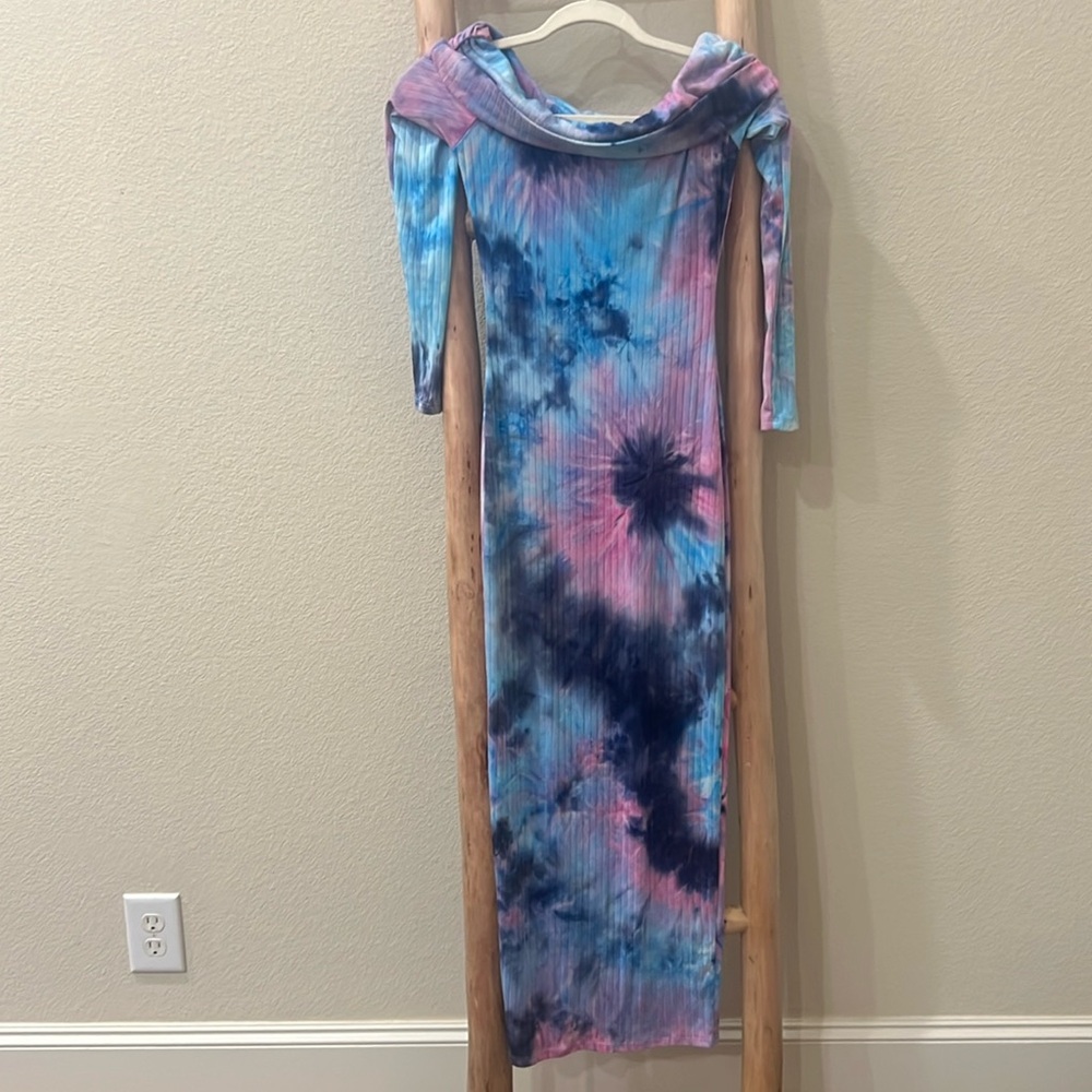 Tie-dye off the shoulder maxi dress